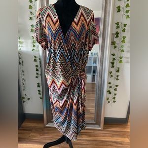 Avenue Short Sleeve Multicolored V-Neck Wrap Dress Size 14/16 Polyester Mix